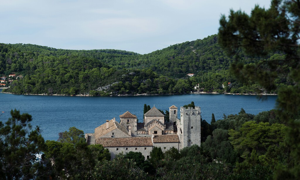España era sol y tapas, ahora son mansiones y piscinas infinitas: los ultrarricos la han convertido en su refugio