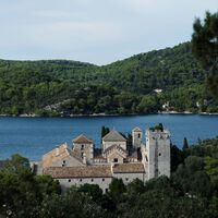 España era sol y tapas, ahora son mansiones y piscinas infinitas: los ultrarricos la han convertido en su refugio