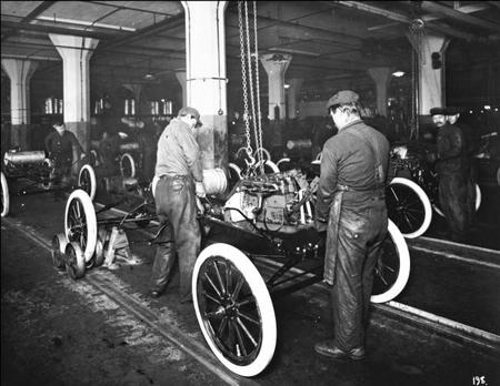 Historia del Ford Model T y de la cadena de montaje