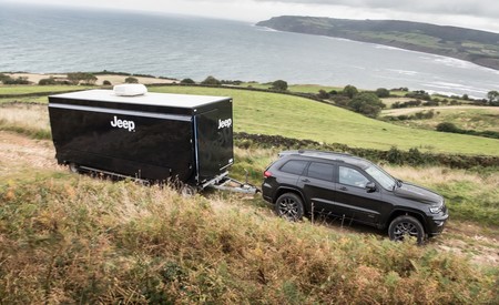 Jeep celebra su 75 aniversario con el primer concesionario sobre ruedas en Inglaterra