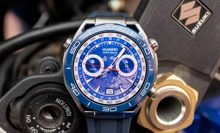 Huawei Watch Ultimate は、まるで高級時計のような美しいデザインです。