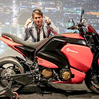 Denuncian al fundador de una marca de motos eléctricas por hacerse pasar por noble para vender más. Soriano Motori lo niega todo