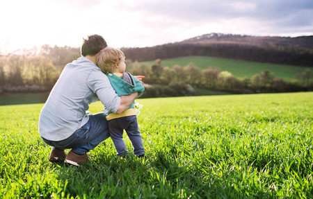 Los niños y adolescentes son más felices si tienen contacto con la naturaleza, pero también les genera emociones negativas