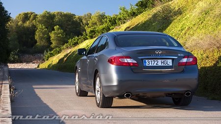 Infiniti M35h