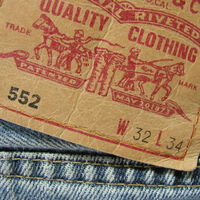 Soy fan de los vaqueros 501 de Levi's y estos por menos de 40 euros se han convertido en la mejor compra del mes 