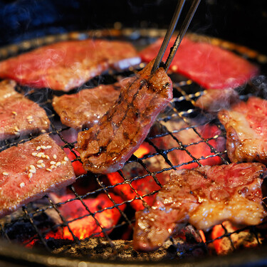 Qué es el yakiniku, la popular barbacoa japonesa, y cómo prepararlo en casa 