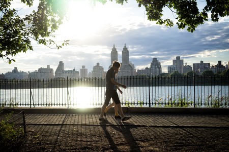 Una rutina de entrenamiento rápido en el parque que no te llevará más de 30 minutos