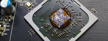 Le da un sabor único a las patatas y un experimento lo enfrenta a la pasta térmica: el bizarro uso del ketchup en un PC 