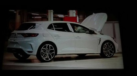 El nuevo Renault Mégane RS, al descubierto: así pinta por fuera y por dentro