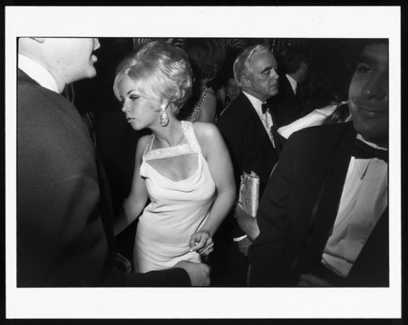 La serie fotográfica 'Women are Beautiful' de Garry Winogrand se exhibe en Moscú
