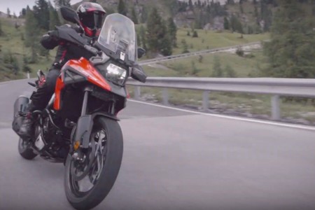 ¡Aquí está! La nueva Suzuki V-Strom se deja ver antes de su presentación, y tiene cara de Suzuki Katana