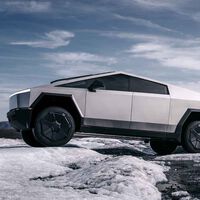 "Quería quedármela, pero...": Un belga se compra la primera Tesla Cybertruck en Europa y la tiene que revender porque es ilegal