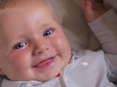 De paseo con tu bebé: ¿Qué es mejor, que te mire o que mire al entorno?