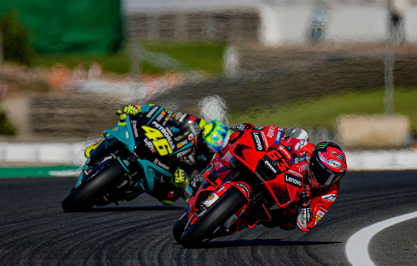 ¡Histórico! Pecco Bagnaia lidera el primer triplete de Ducati en MotoGP en la despedida de Valentino Rossi