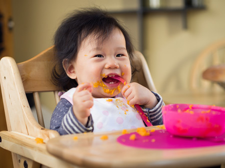 Bebe Comiendo Batata