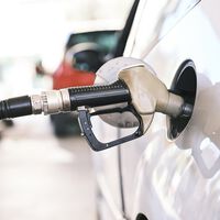 El precio de la gasolina y el diésel continúa su frenético ascenso: ya es 23 euros más caro llenar el depósito que hace un año
