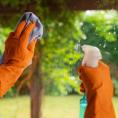 Cómo limpiar correctamente cristales y ventanas para que nunca queden marcas