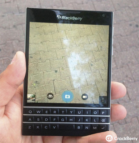 Ésta es Blackberry Passport, muy diferente de lo que estábamos acostumbrados