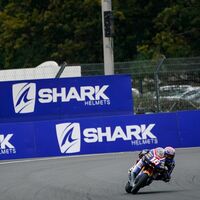 Joe Roberts se queda con una pole position que tenía encauzada Jorge Martín hasta que se cayó