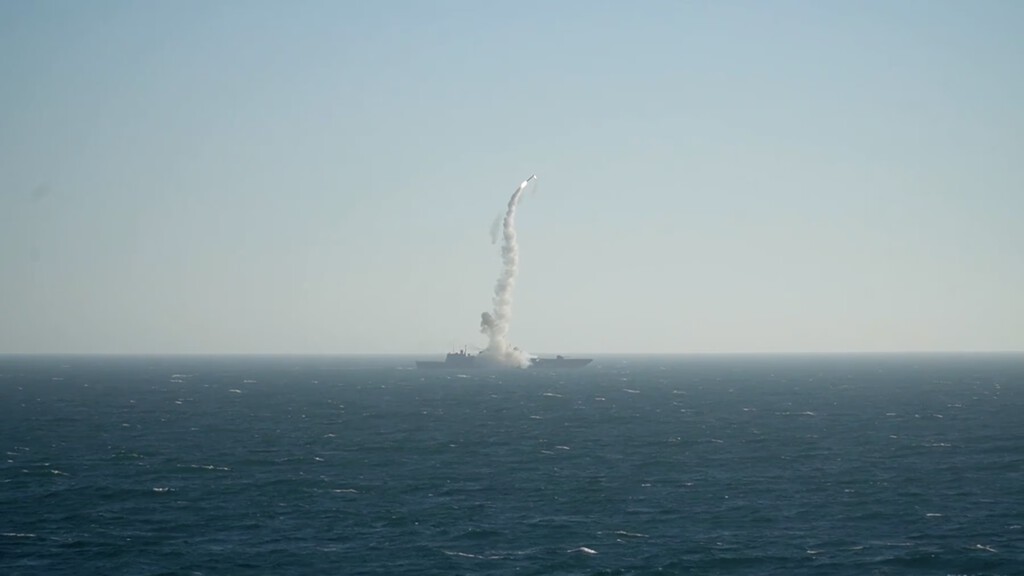 Rusia ha lanzado su misil hipersónico Zircon a las puertas de la OTAN. Y lo ha acompañado con un vídeo para que no haya dudas