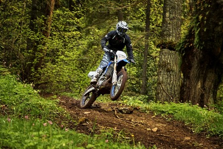 Yamaha renueva sus WR250F y WR450F de Enduro para buscar la gloria del offroad