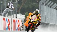 British Superbikes 2011: Tommy Hill aprovecha el tropiezo de John Hopkins en Oulton Park