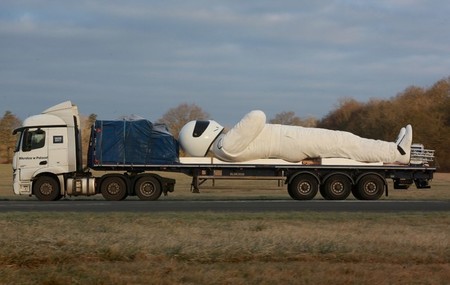 The Stig mide nueve metros y va camino de Polonia