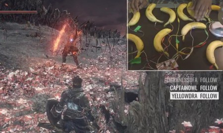 Un tipo se pasa Dark Souls 3 jugando con plátanos en lugar de mandos... y solo le matan 63 veces