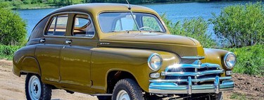 En 1955 la Unión Soviética se adelantó a todo occidente creando la primera berlina todoterreno: una maravilla mitad coche de lujo, mitad 4x4 militar 