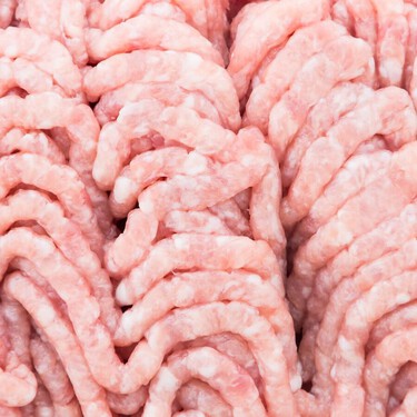 Consum retira de sus lineales una carne picada de pollo con Salmonella afectada por una nueva alerta alimentaria