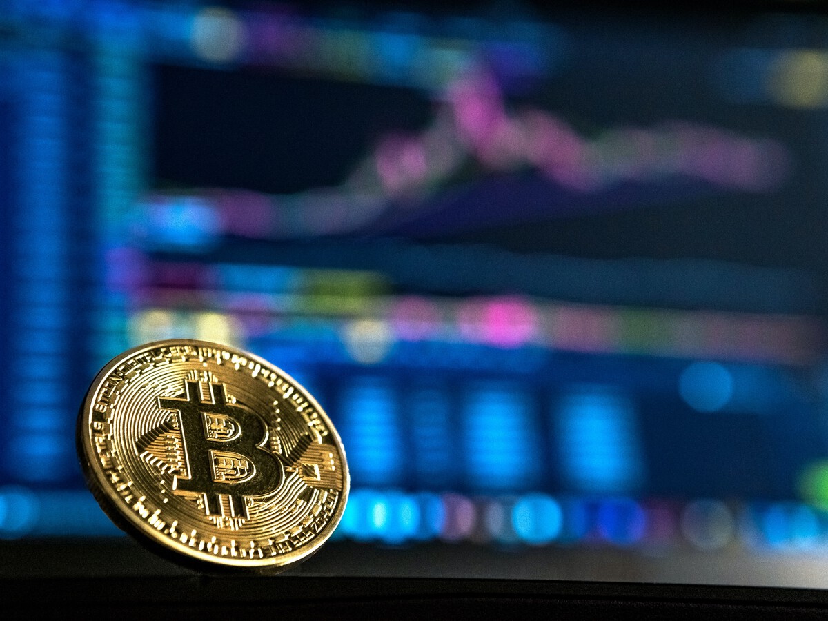 La explosión del Bitcoin dispara la valoración de Coinbase, que supera los  100.000 millones de dólares y se prepara para salir a bolsa