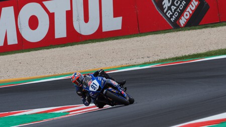 Matteo Vanucci aprovecha que Marc García se fue al verde en el último metro para ganar en Magny-Cours