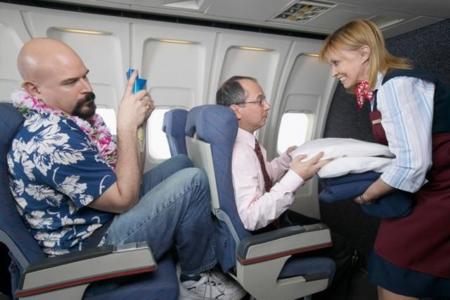 Si viajas muchas horas sentado, evita la inmovilidad