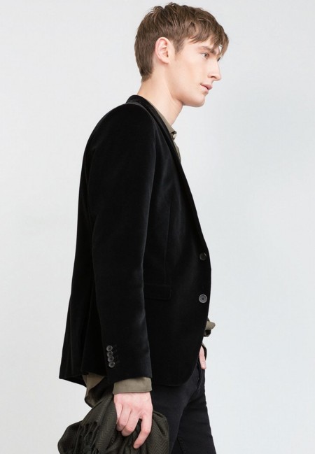 Caricias de invierno: así se lleva el terciopelo en tu look de temporada según Zara