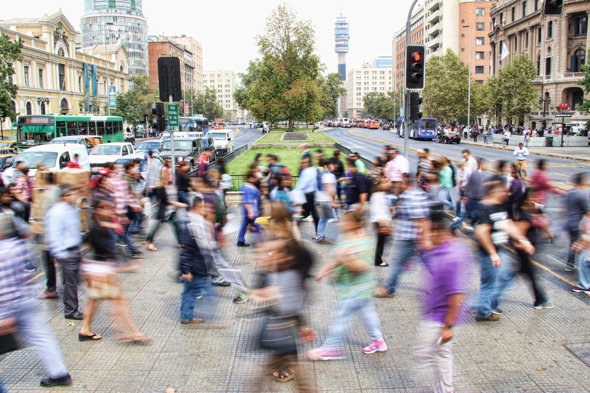 Polémica ante el rastreo del INE de los móviles: qué dice la ley y cómo darse de baja para que no cedan nuestros datos