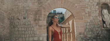 Adiós, negro y marrón chocolate: los seis vestidos de colores de Zara y Mango del verano para lucir bronceado