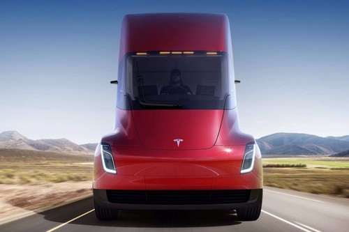 El Tesla Semi puede recorrer 804 km por carga y es más rápido que un León Cupra