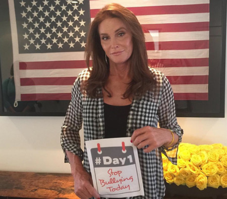 Emocionadísima y cayéndosele el lagrimón, así ha recibido Caitlyn Jenner el apoyo de su familia en los Espy Awards