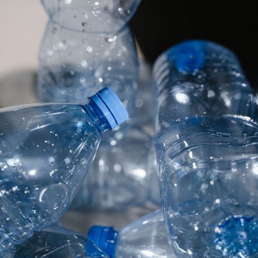 No tires los tapones de las botellas: tres ideas para reutilizarlos en casa y ganar espacio sin gastar dinero 