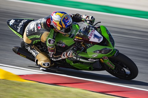 Kenan Sofuoglu, el rey de Supersport, gana el duelo de estrategias contra Mahias y logra el liderato