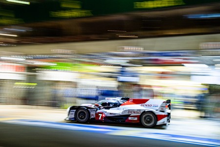 El Toyota #7 pone la directa hacia la victoria en las 24 horas de Le Mans y descuelga a Fernando Alonso