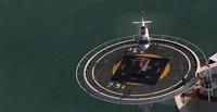 ¿Qué hace un Aston Martin Vanquish en el helipuerto del Burj Al Arab? 