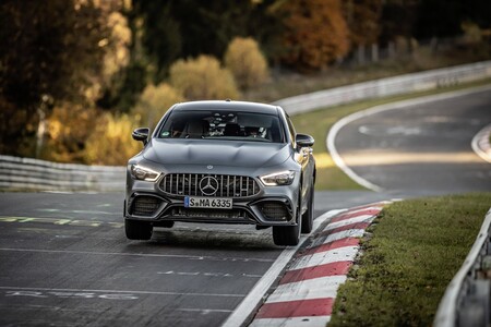 El Mercedes-AMG GT 63 S cumple su amenaza: patea al Porsche Panamera en Nürburgring y vuelve a ser la berlina de lujo más rápida