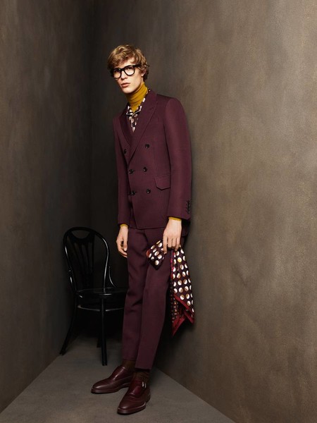Ocho looks para copiar ahora mismo y llevar el color de la temporada: el burgundy
