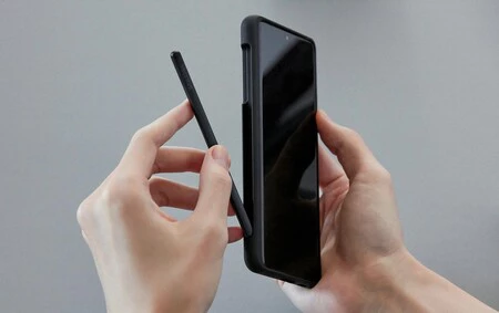 Sペンを収納するSamsung Galaxy S21 Ultraケース