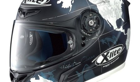 Carlos Checa cambia la decoración de su casco