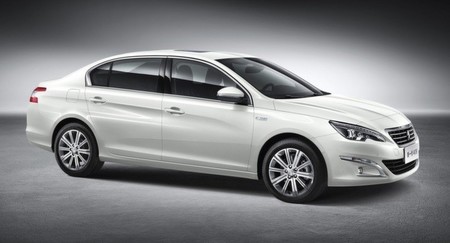 Peugeot 408 2015 - el 308 sedán para China