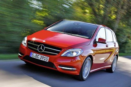 Mercedes-Benz Clase B rojo