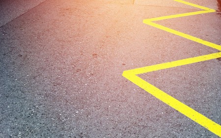 Linea Amarilla Zig Zag 1