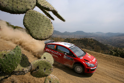 Dani Sordo acaricia el podio en México